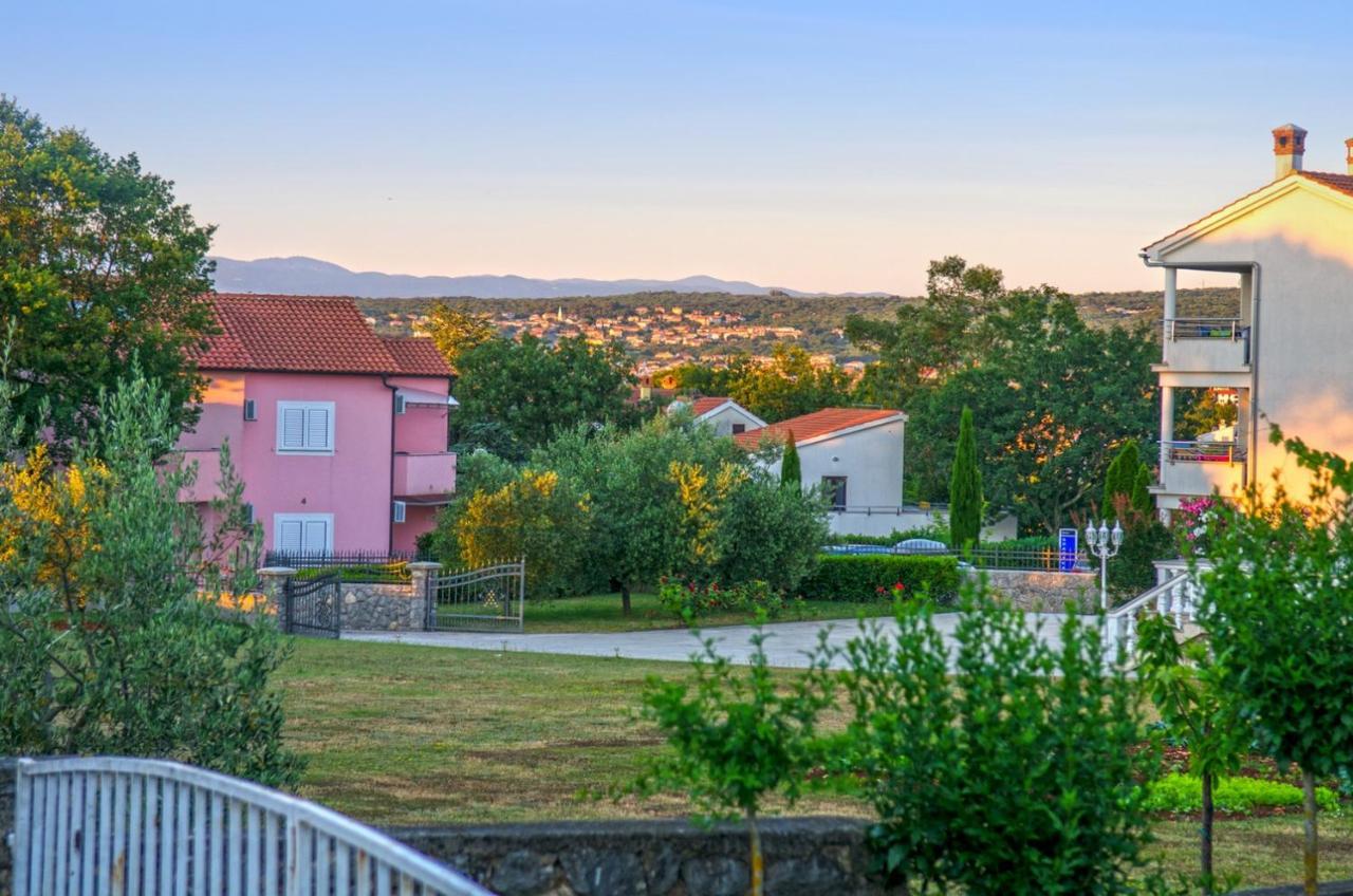 Villa Mmm Vantacici Εξωτερικό φωτογραφία
